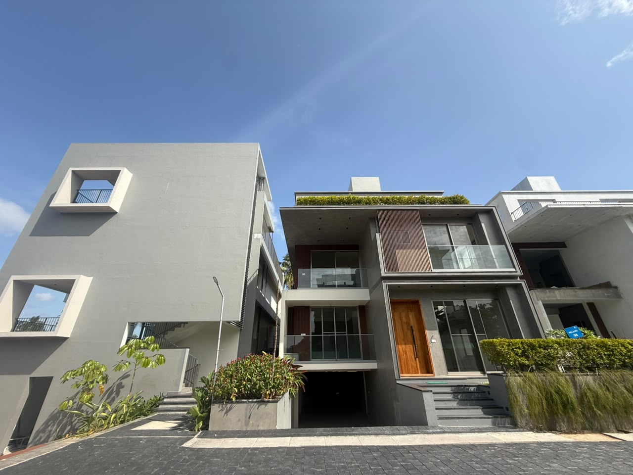 Modern Waterfront Luxury Villas in Kochi: Experience Serenity & Elegance