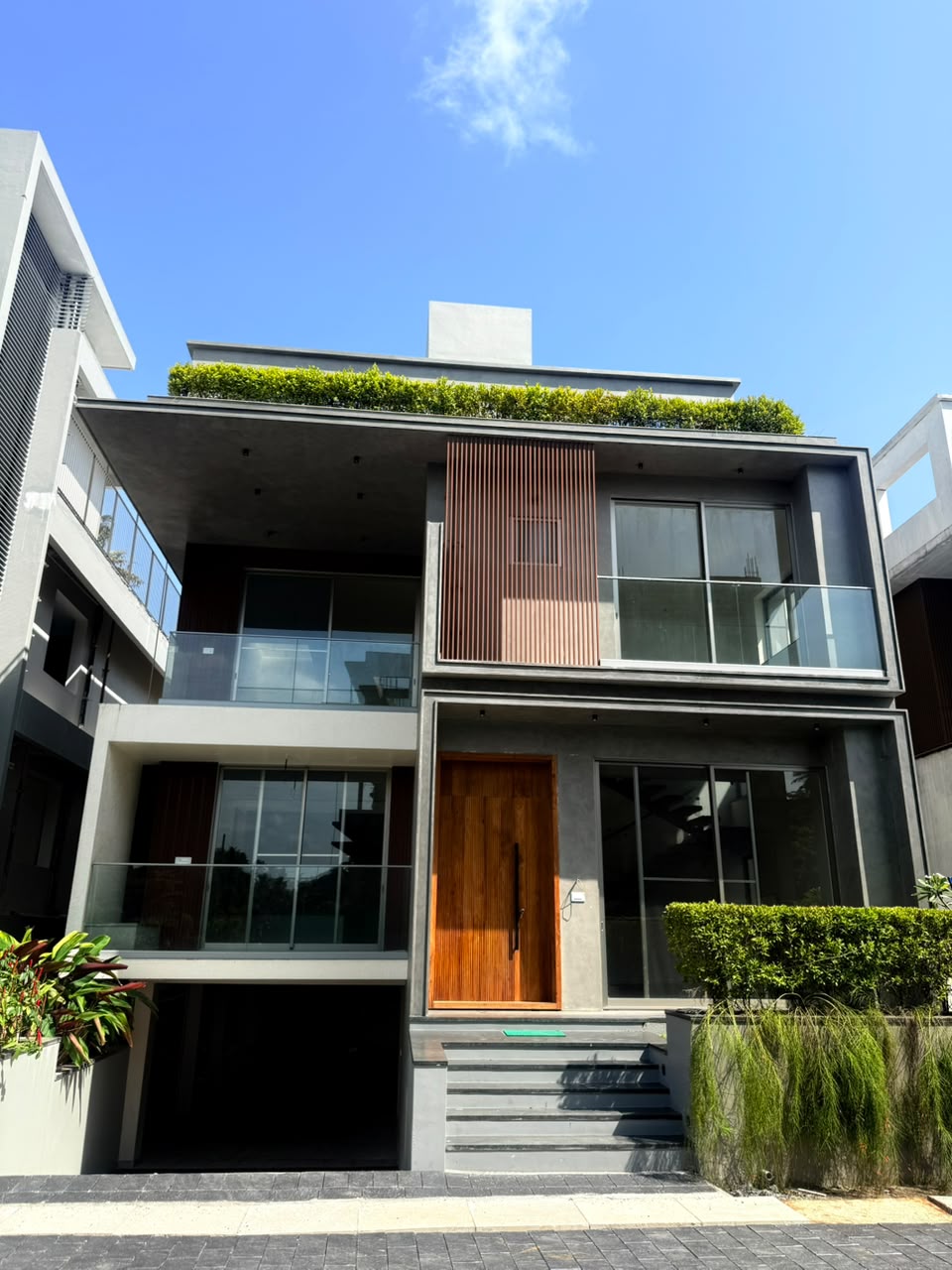 Modern Waterfront Luxury Villas in Kochi: Experience Serenity & Elegance