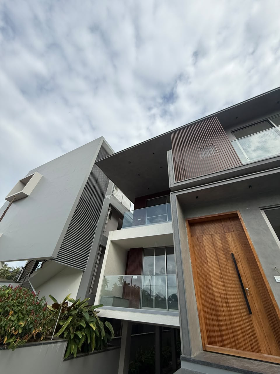 Modern Waterfront Luxury Villas in Kochi: Experience Serenity & Elegance